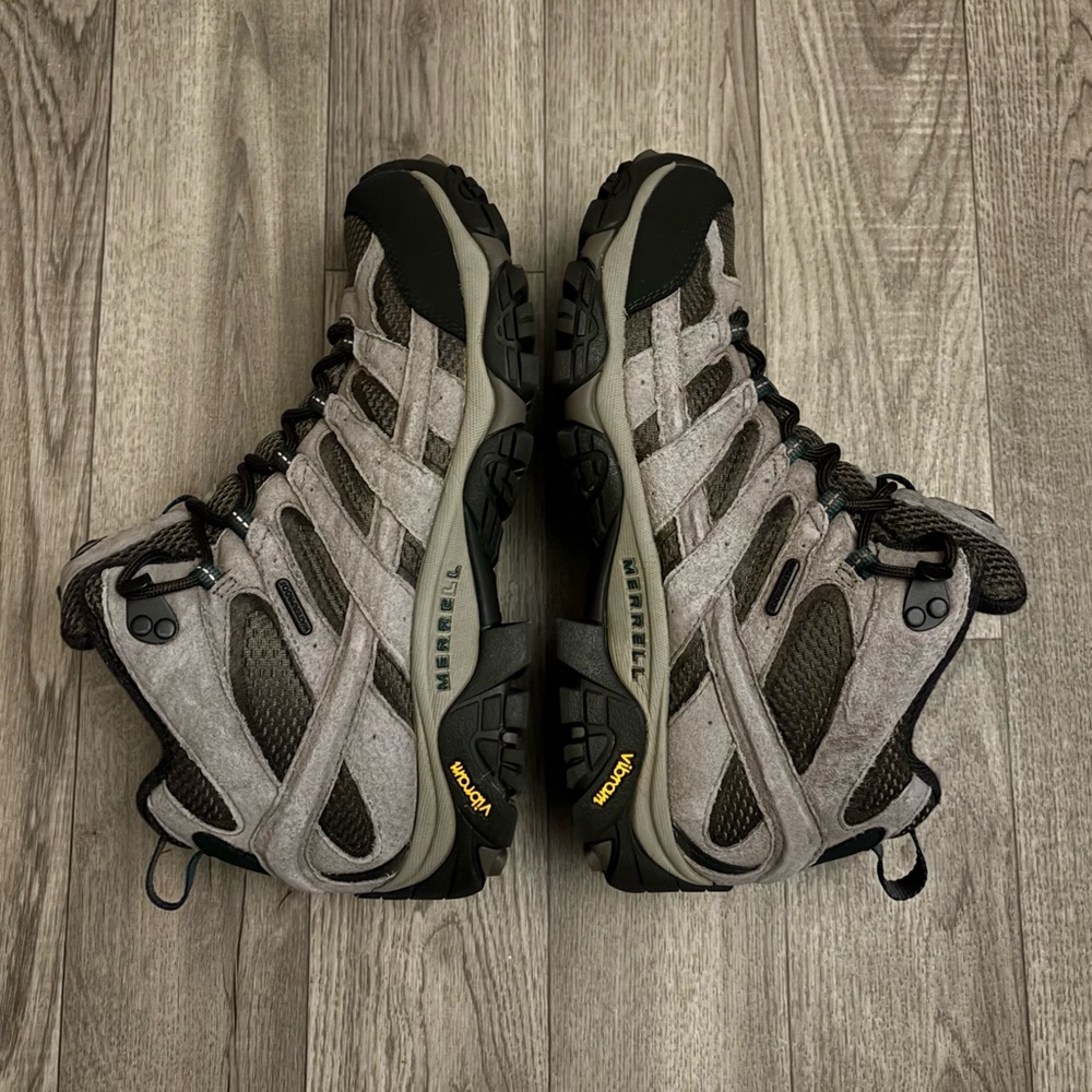 Merrell Moab 2 Mid Hiking Boots Men’s Size 9 Waterproof Vibram Soles